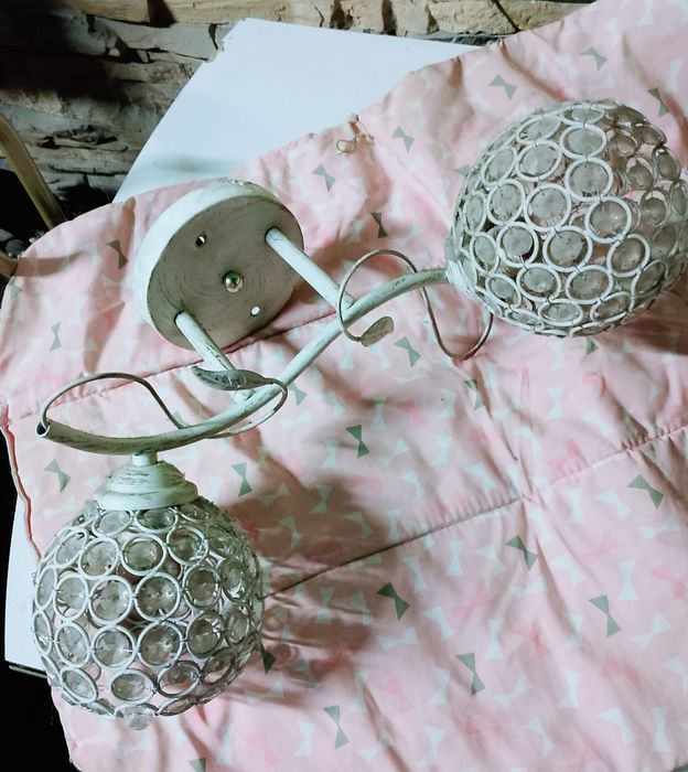 Продам люстры и бра