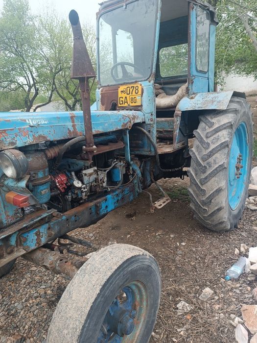 Traktor t28 sotiladi. Manzil Shofirkon
