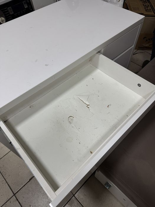 Стол компьютерный или для офиса