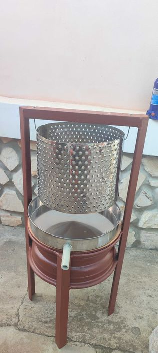 Хидравлична преса за плодове и мед