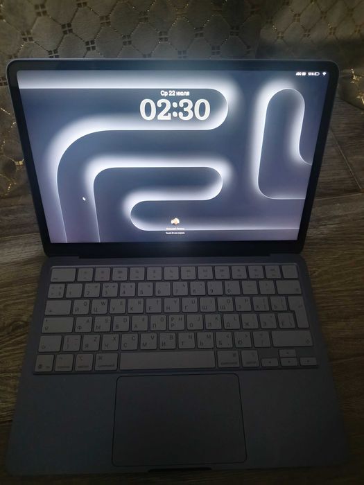 Продам Mac Book NEO 512gb tach id