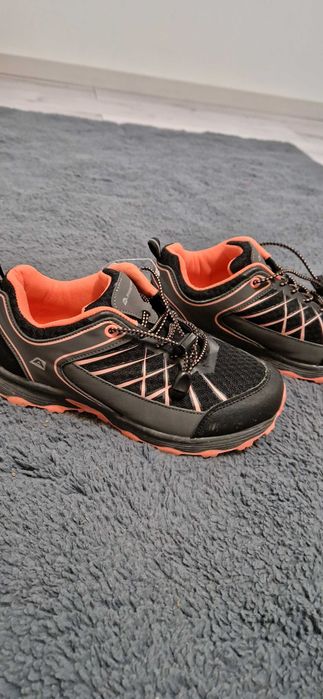 Incaltaminte de munte, marimea 35