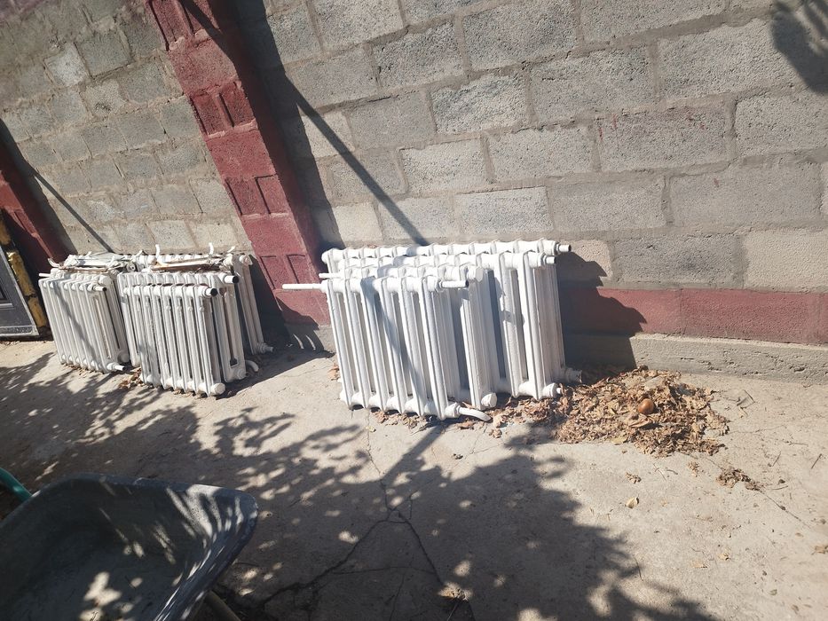 чугунный батарея