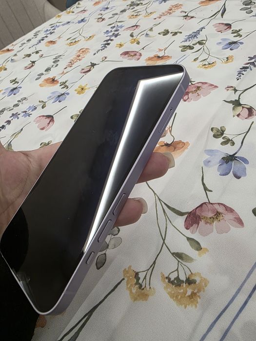 Продавам Iphone 14 128GB Purple