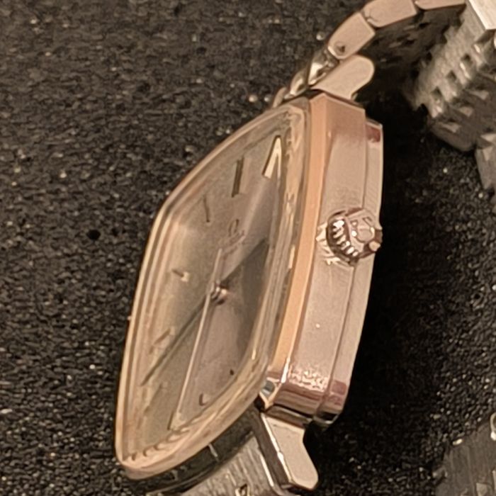 Omega De Vile часовник