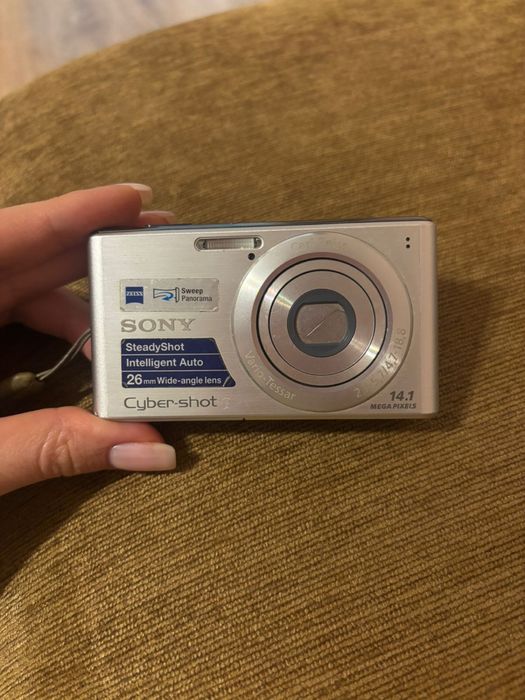 Sony Cyber shot 26mm Wide-angle lens