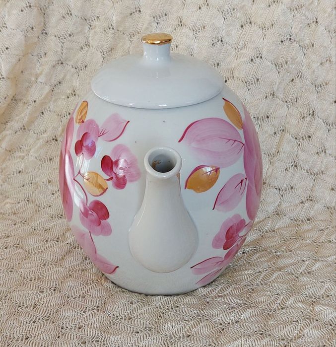 Красивый чайник фарфор