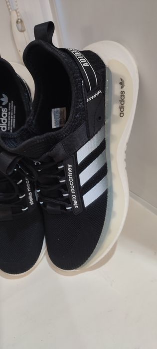 Продам кроссовки фирмы Adidas.