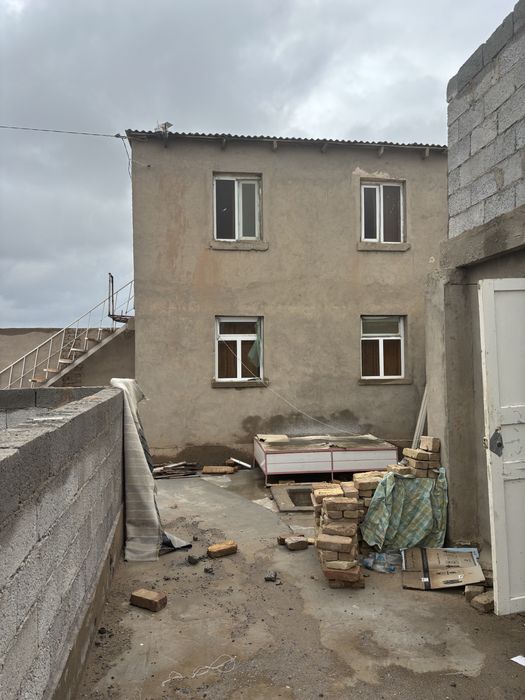 Центр камазда  4 соток 2 хона 2 этаж килинган  келиштириб бервораман