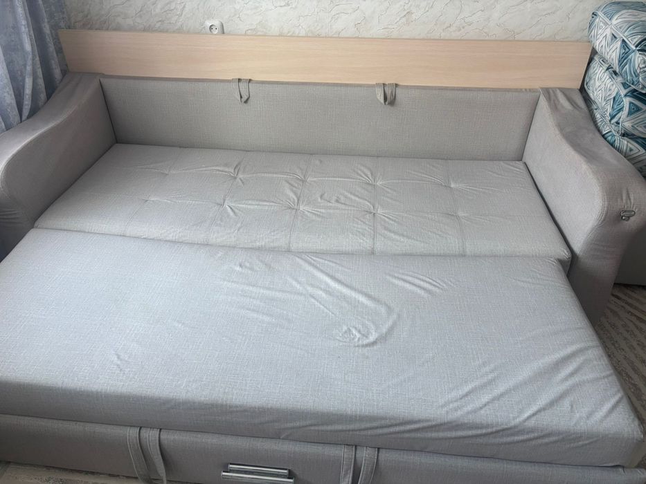 Продам диван трансформер и стулья