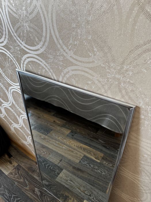 Продам зеркало с рамкой