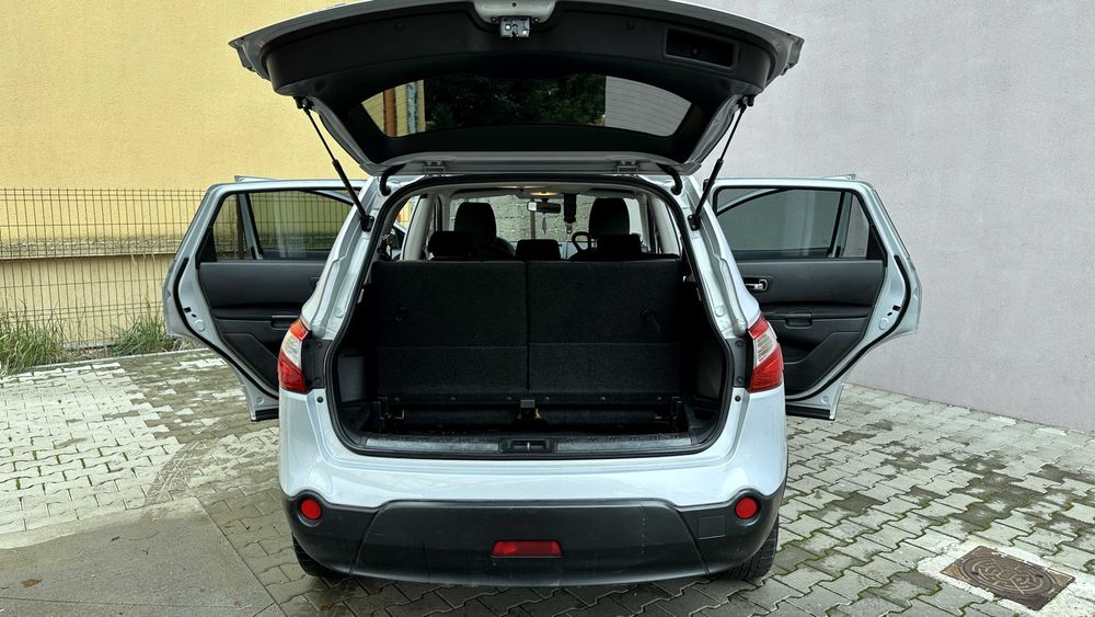 Rate Cash Nissan Qashqai 7 locuri 1600 benzina clima pilot Garantie