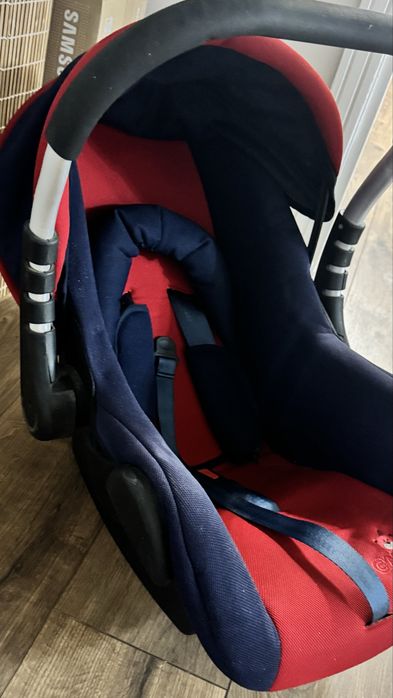 Кресло для ребенка в машину