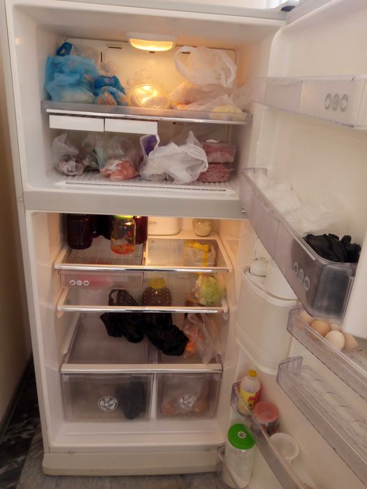 Большой холодильник LG оригинал с емкостью для воды и напитков