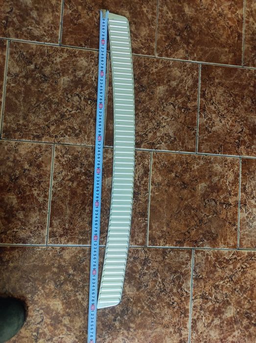 Защитна лайсна за багажник.