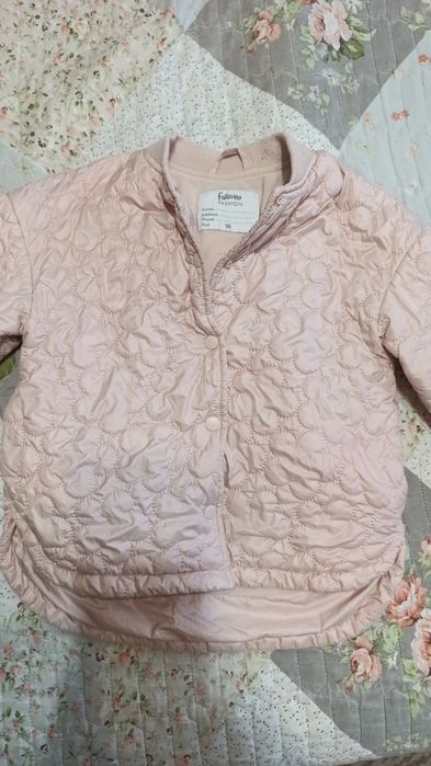 Продам куртку весеннюю на девочку