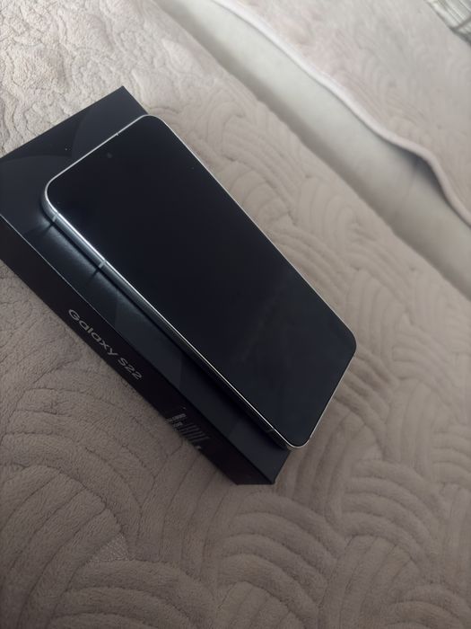 Samsung s22 почти новый