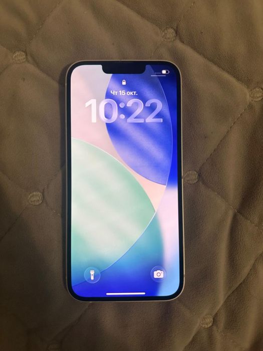 Iphone 13 белый.