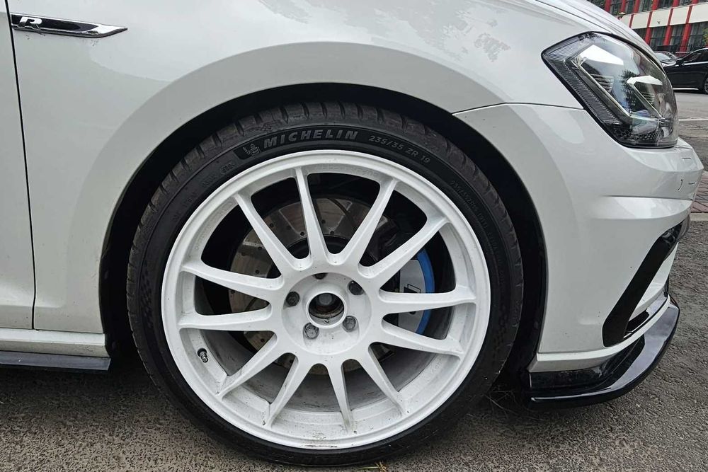 vand jante OZ Racing Superleggera R19