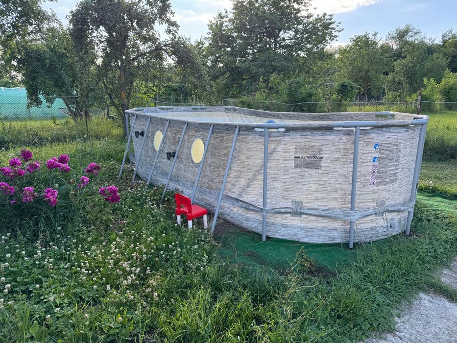 Vând piscina Bestway