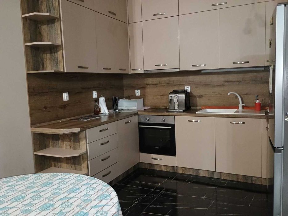 Тристаен апартамент под наем Бургас, Ветрен