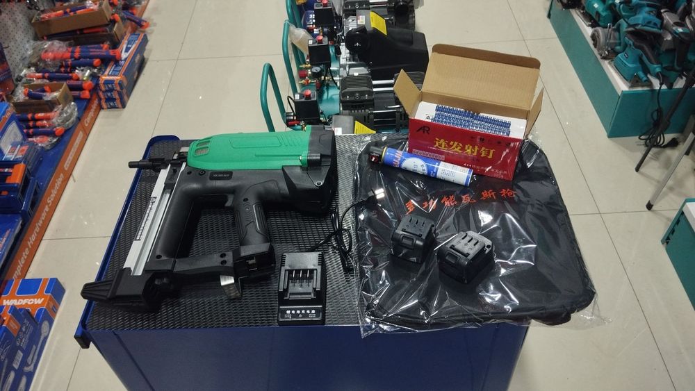 Газовый пистолет инструмент