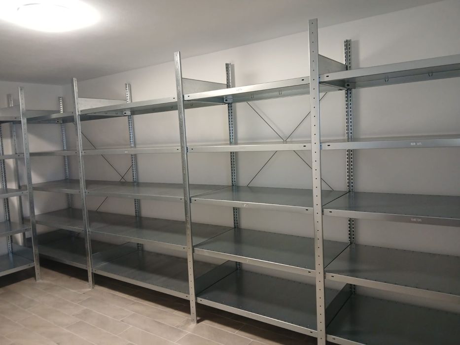 Rafturi depozitare articole menaj