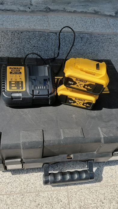 Такер/ пистолет за пирони до 9см Девалт DeWalt DCN692