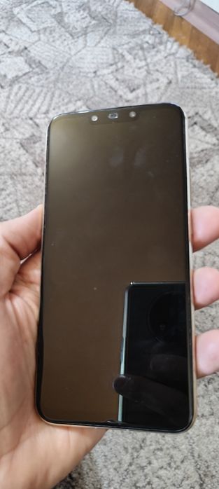 Huawei mate 20 lite impecabil.