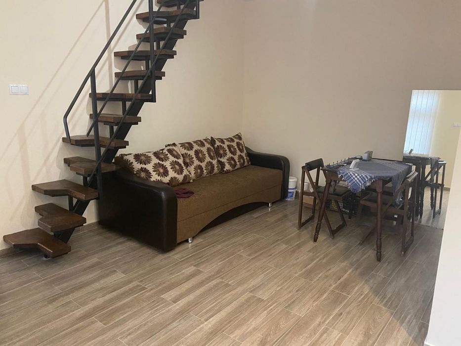 Inchiriez Apartament la casa 3 camere