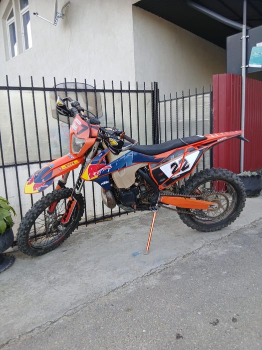 Vand Ktm exc 300 2t 2022 si Ktm exc 300 2t 2017