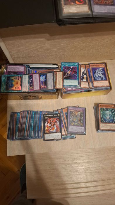 Yu-Gi-Oh 2 Кутий с Карти+3 Decka Traptrix+Албум със Специлни карти