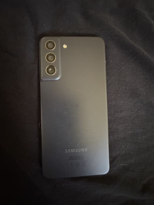 Samsung Galaxy S21 FE 128GB – pornește, display defect – pentru reparație/piese
