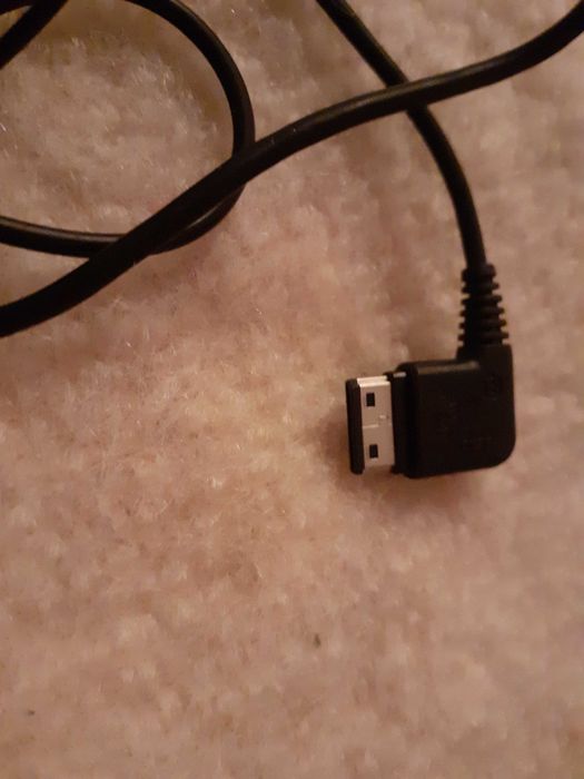 Продавам 2 чифта слушалки Samsung нови