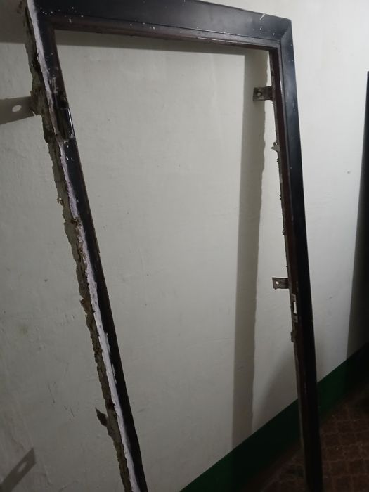 Металлическую дверь