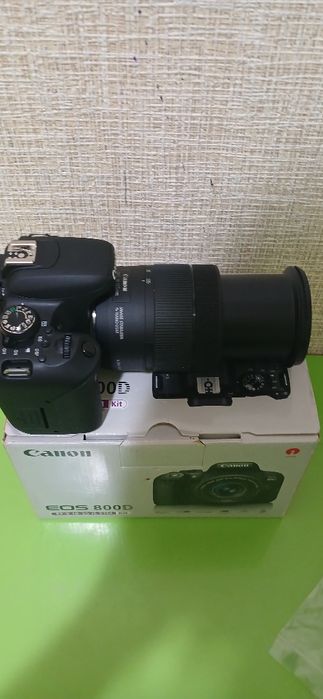 Canon EOS 800 D .