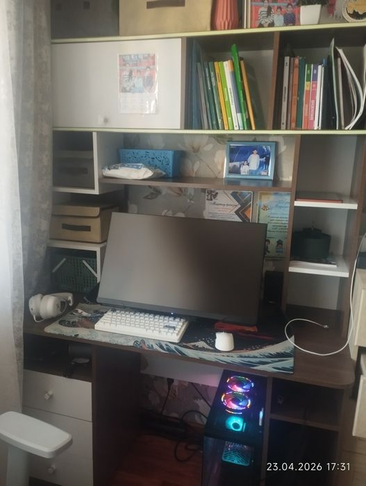 Продам стол для учебы итд