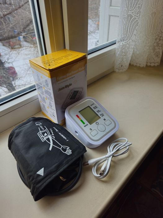 Тонометр электронный.