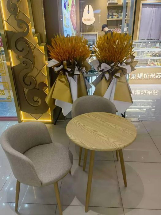 Комплект журнальный столик и два кресла