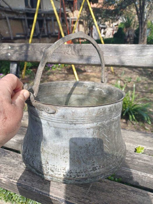 Меден бакър с бронзова дръжка