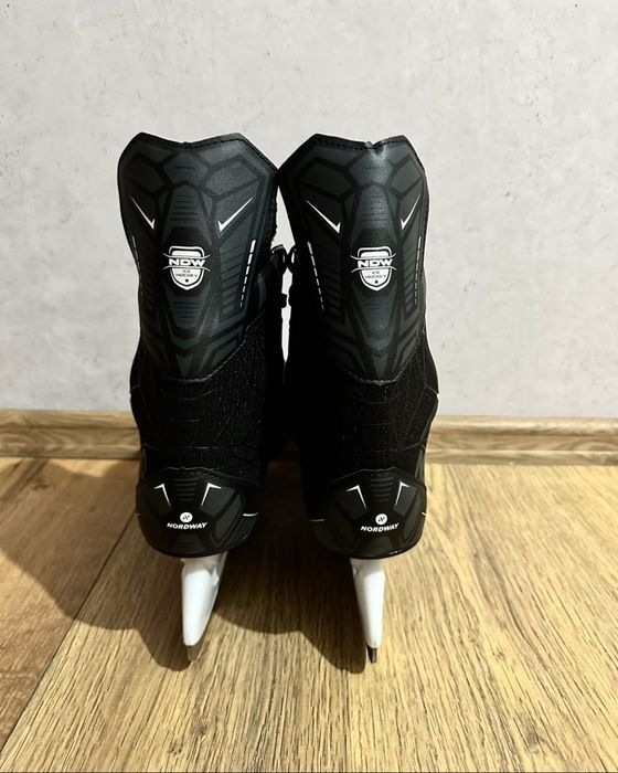 Продам коньки новые