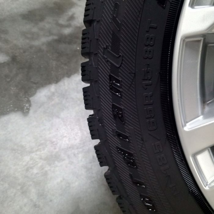 Шинный с дисками как новые