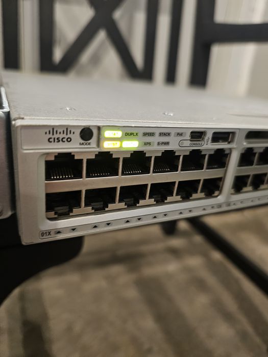 Vând switch enterprise Cisco Catalyst 3850 WS-C3850-48P,