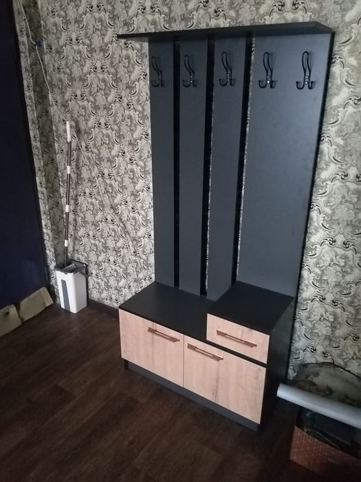 Продам прихожую новая