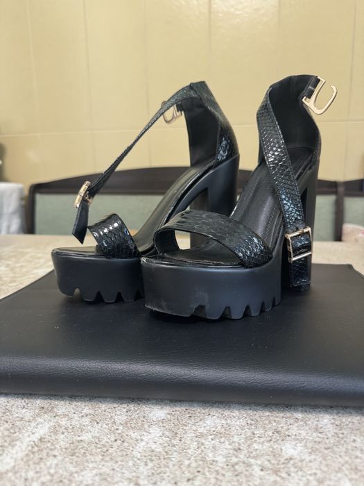 Туфли черные на платформе