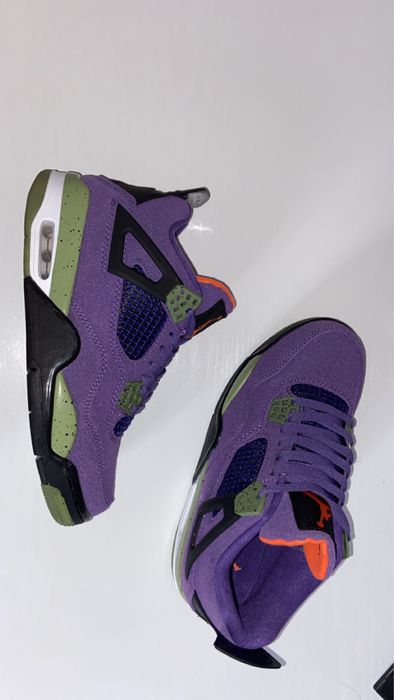 Jordan 4 Retro.