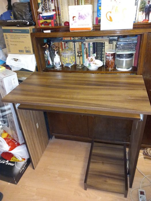 Продавам Бюро за компютар