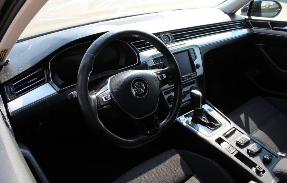 Volkswagen Passat B8 2015 - 2.0 TDI, Higline, 150 CP - webasto, faruri led, distronic, side assist, line assist, camera, ceasuri digitale, km reali