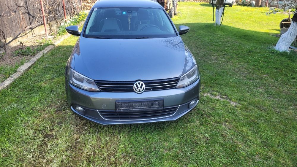 Vând VW JETTA avariat