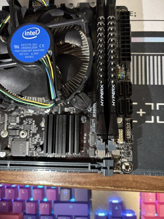 Kit Gaming Intel i5 9600K, Placa de baza Gigabyte B360N WIFI, 8GB RAM